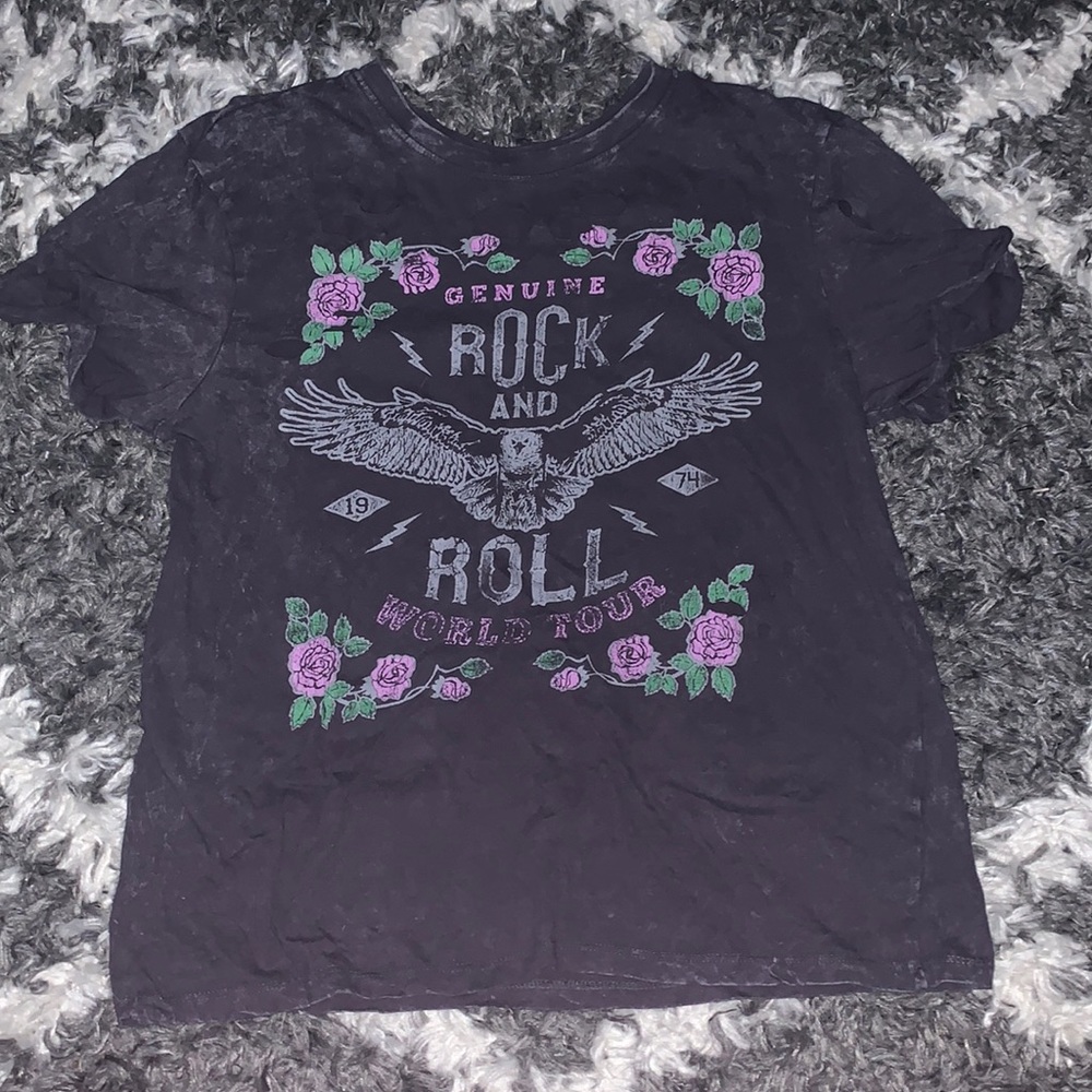 Vibe N Rock and Roll distressed tee size M